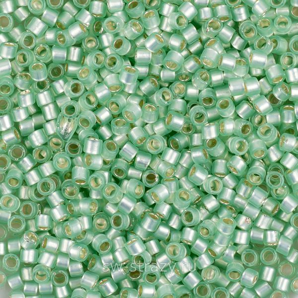 Бисер Treasures 11/0 #2244 Внутреннее серебрение молочный зеленая мята