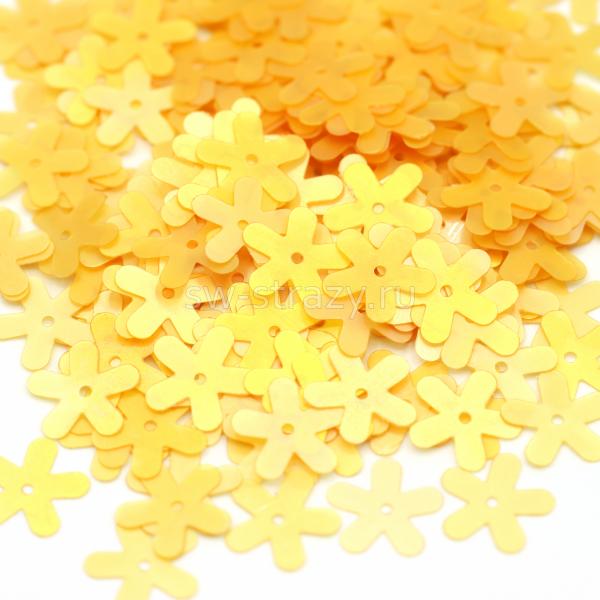 Пайетки-цветочки 10 мм светло-желтые матовые (3 гр)