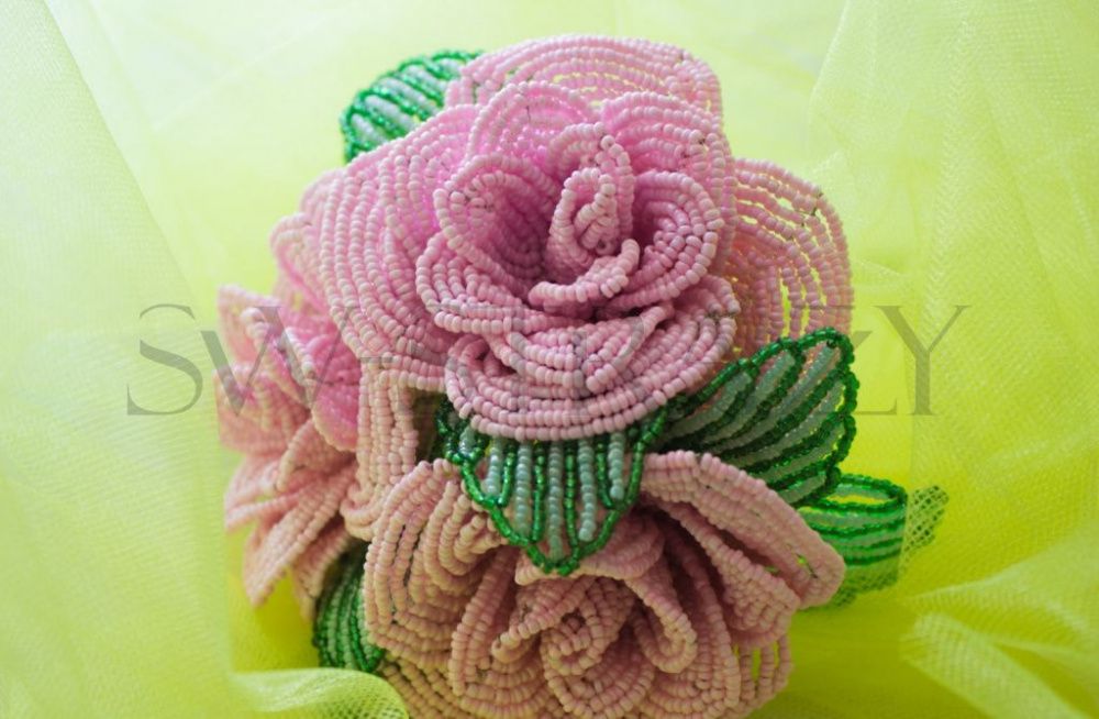 Розовые розы